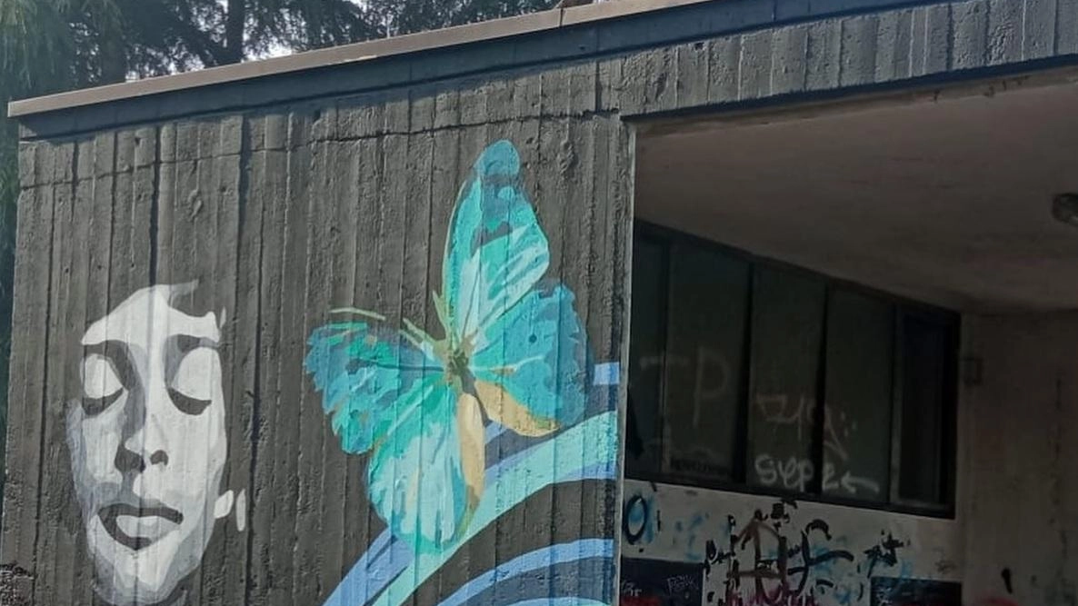 A Paderno Dugnano, un murale artistico promuove la cura dell'ambiente e il coinvolgimento dei cittadini. Progetto che trasforma piazza Berlinguer in uno spazio accogliente e sicuro. A Paderno Dugnano, un murale artistico promuove la cura dell'ambiente e il coinvolgimento dei cittadini. Progetto che trasforma piazza Berlinguer in uno spazio accogliente e sicuro.