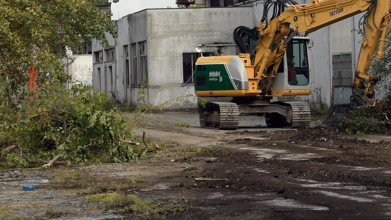 L'area dell'ex Consorzio agrario di Melegnano sarà trasformata in spazio commerciale e ricettivo, ma suscita critiche per possibili impatti sulle attività locali e il traffico. L'area dell'ex Consorzio agrario di Melegnano sarà trasformata in spazio commerciale e ricettivo, ma suscita critiche per possibili impatti sulle attività locali e il traffico.