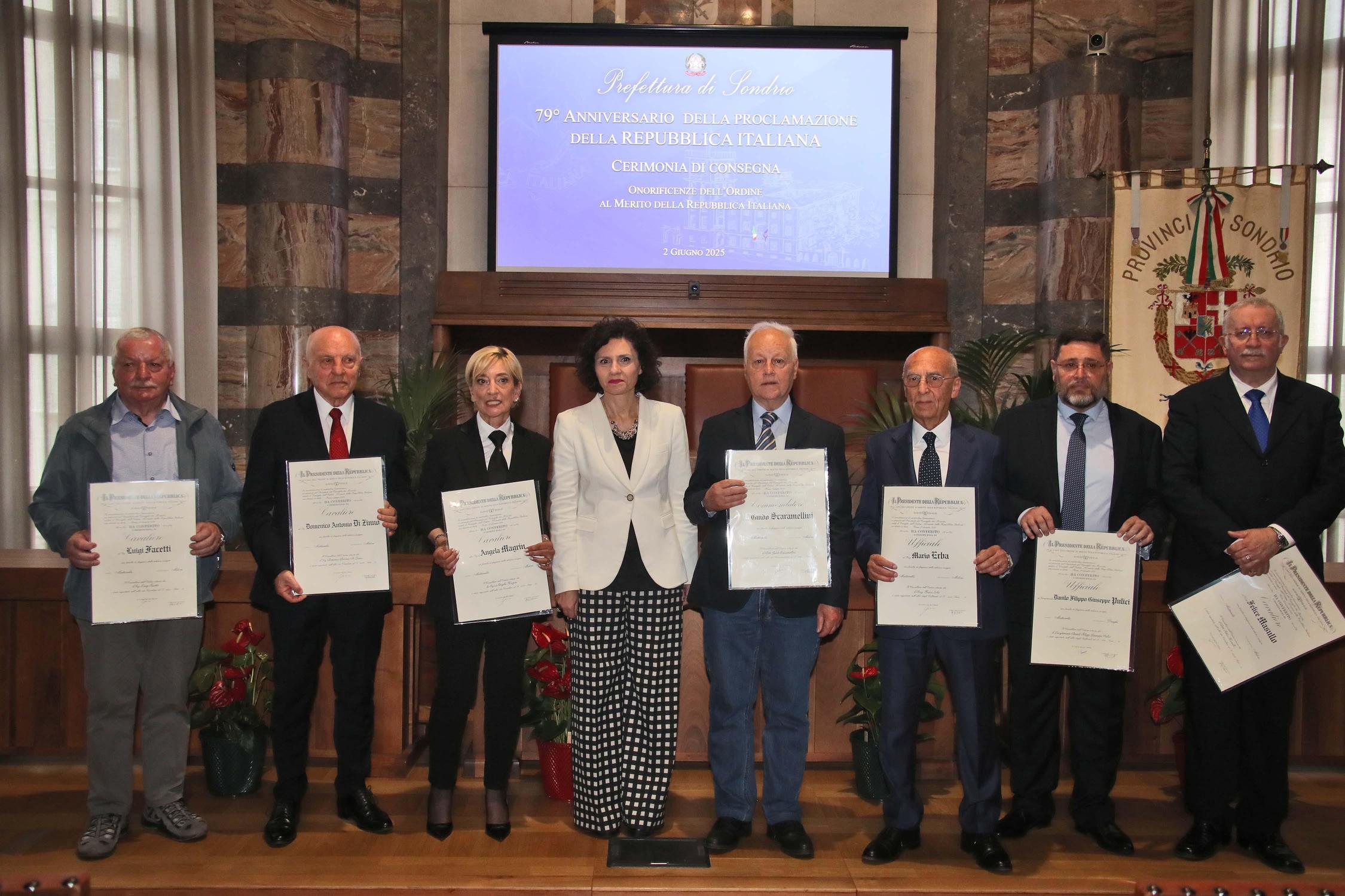 i diplomi e la corsa dei runner l omaggio della valtellina