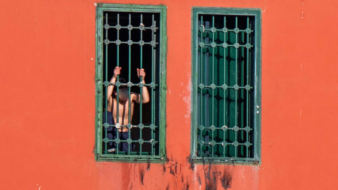 Una protesta dei detenuti del carcere minorile milanese Attualmente sono circa 70 i giovanissimi reclusi al Beccaria