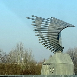 L’arte di Carlo Mo in mostra a Milano: sculture, disegni e bozzetti nella storica sede di Tecno