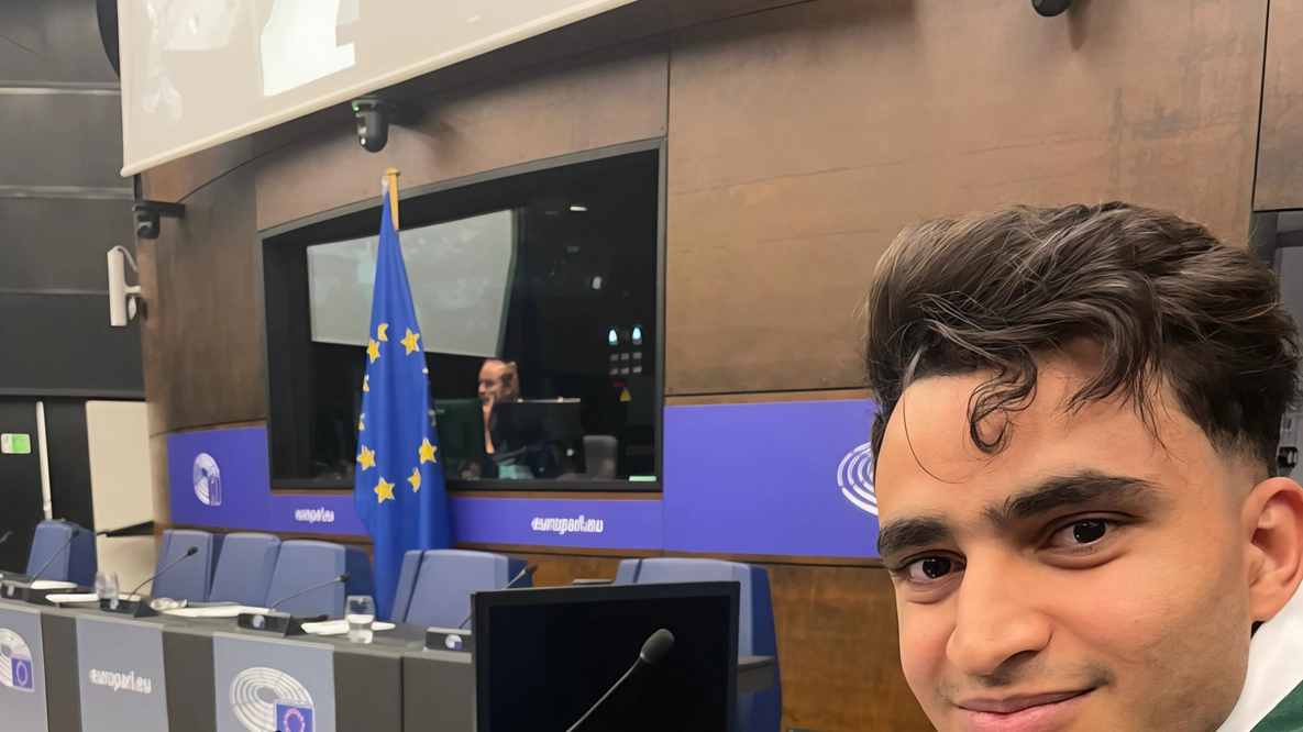 Ahmed Mahmoud durante l’incontro a Strasburgo organizzato dai sindacati europei Ahmed Mahmoud durante l’incontro a Strasburgo organizzato dai sindacati europei
