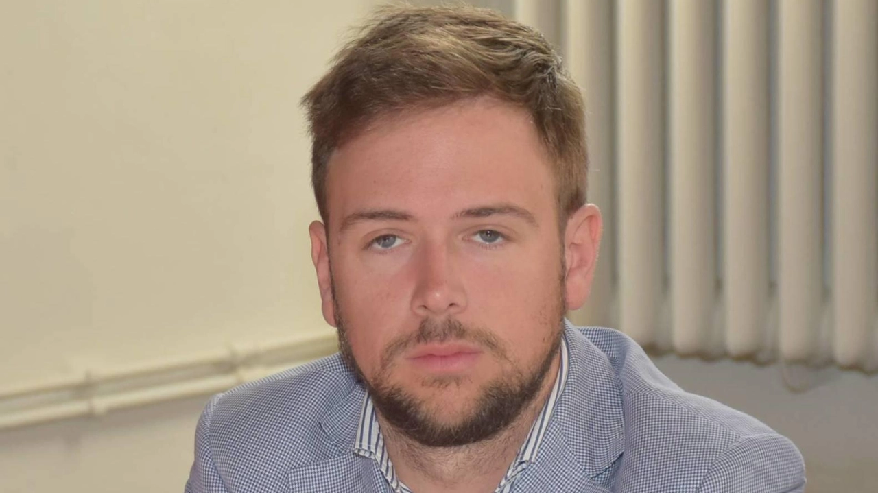 "Ci sono zone dimenticate, ma soprattutto categorie dimenticate dal trasporto pubblico locale". Niccolò Fraschini (nella foto) di Pavia Prima...