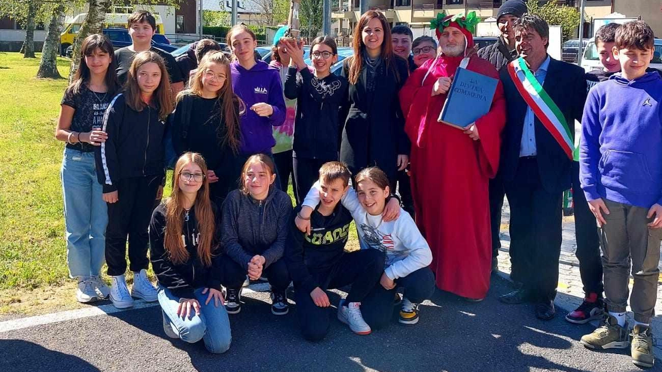 Il Comune ha celebrato il Dantedì al parchetto di Tanno, con una competizione letteraria tra 4 classi delle scuole medie di Chiavenna e Gordona.