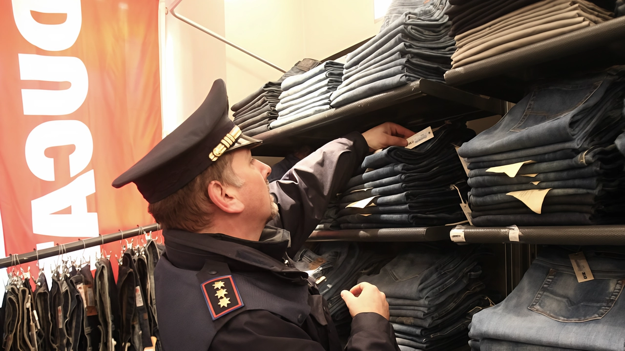 Non si può stare tranquilli neppure quando si va per saldi. Lo certificano i controlli appena effettuati dalla polizia locale....
