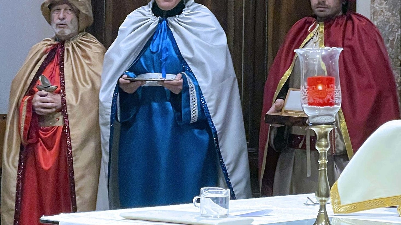 Messa dell’Epifania molto partecipata a Groppello, con il vicesindaco Andrea Savino sull’altare (nella foto al centro), nei panni di... Messa dell’Epifania molto partecipata a Groppello, con il vicesindaco Andrea Savino sull’altare (nella foto al centro), nei panni di...