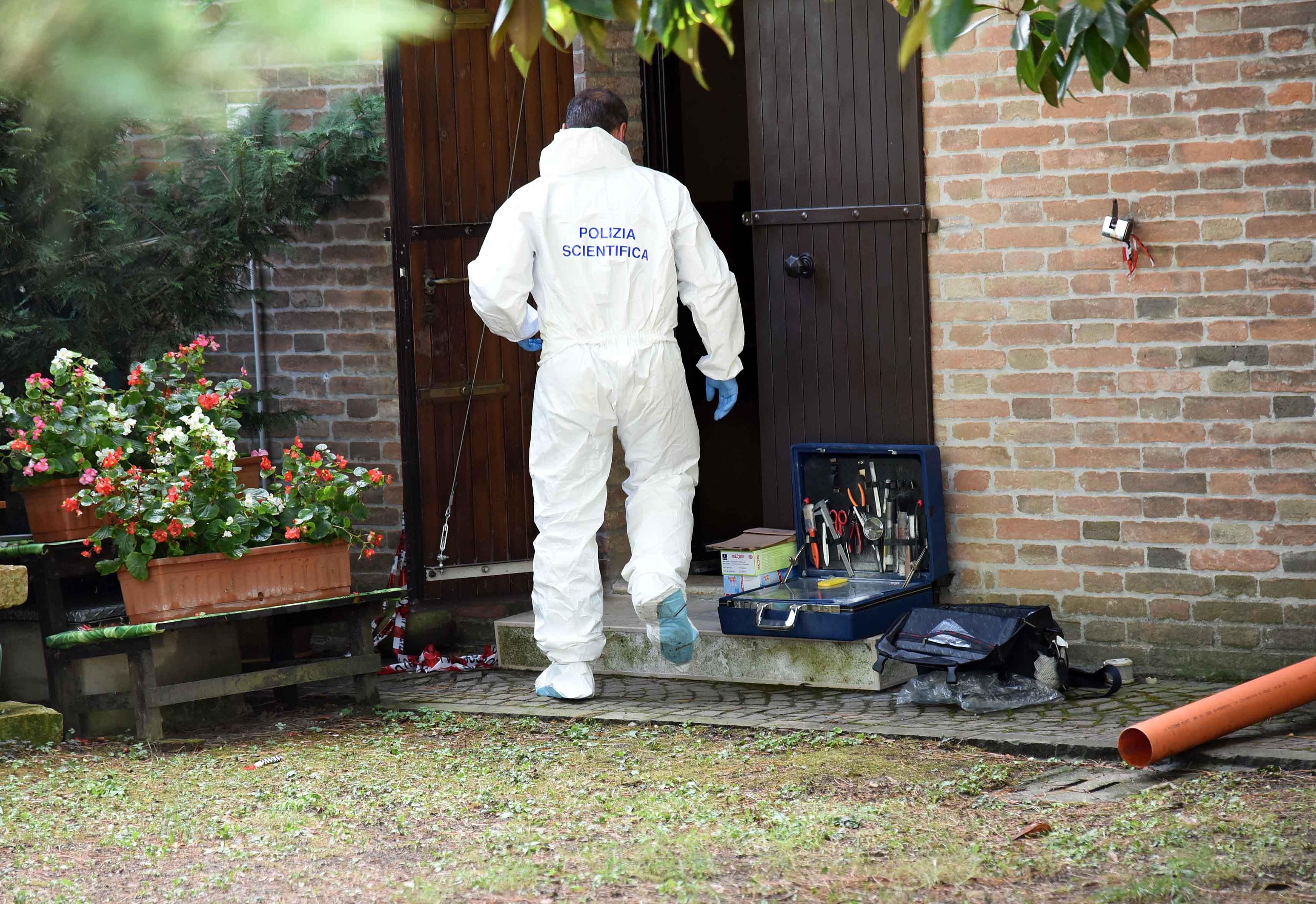 Varese: svaligiata villa in viale Borri, i ladri si tagliano e lasciano una traccia di sangue Varese: svaligiata villa in viale Borri, i ladri si tagliano e lasciano una traccia di sangue