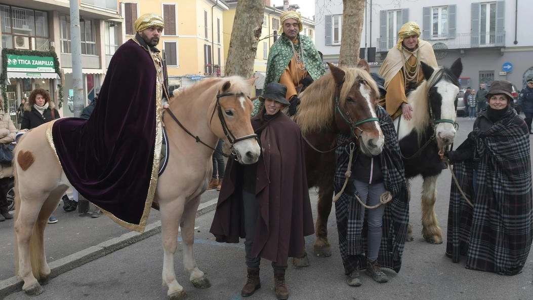 Dai Magi a cavallo alla befana sulla teleferica: svariate e pittoresche le iniziative in programma nella giornata di oggi,... Dai Magi a cavallo alla befana sulla teleferica: svariate e pittoresche le iniziative in programma nella giornata di oggi,...
