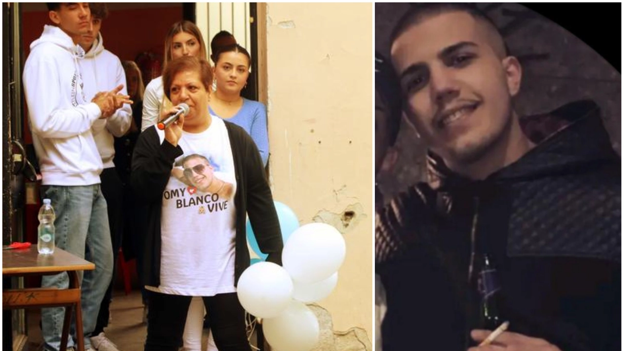 Giusy Sala circondata dagli amici del figlio Omar (in basso) non si stanca di chiedere giustizia Giusy Sala circondata dagli amici del figlio Omar (in basso) non si stanca di chiedere giustizia