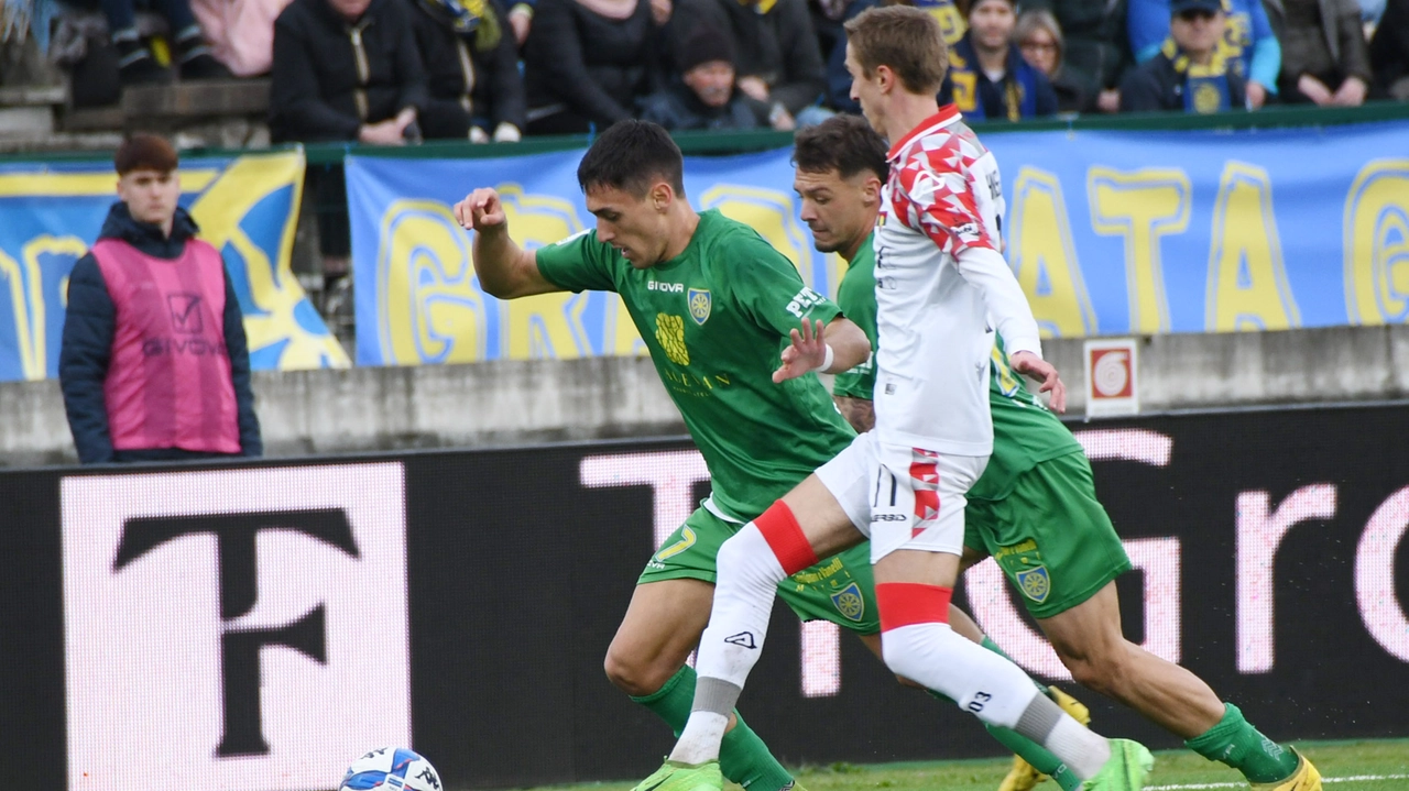 Cremonese bloccata sul 2-2 in casa della Carrarese