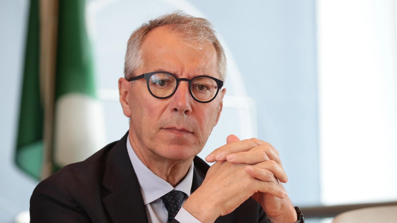Il pediatra Zuccotti: nella scelta delle specialità emerge una mancata disponibilità ad aiutare gli altri "Dobbiamo spiegare sin dalle superiori cosa significa fare il dottore, è più importante che iniziare prima". Il pediatra Zuccotti: nella scelta delle specialità emerge una mancata disponibilità ad aiutare gli altri "Dobbiamo spiegare sin dalle superiori cosa significa fare il dottore, è più importante che iniziare prima".