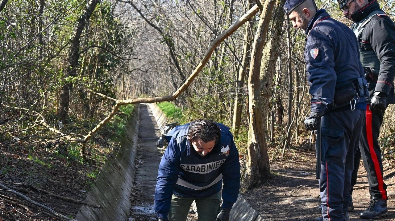 Carabinieri impegnati nelle aree di spaccio dove sempre più spesso i regolamenti di conti fra spacciatori finiscono nel sangue come l’altra notte Carabinieri impegnati nelle aree di spaccio dove sempre più spesso i regolamenti di conti fra spacciatori finiscono nel sangue come l’altra notte