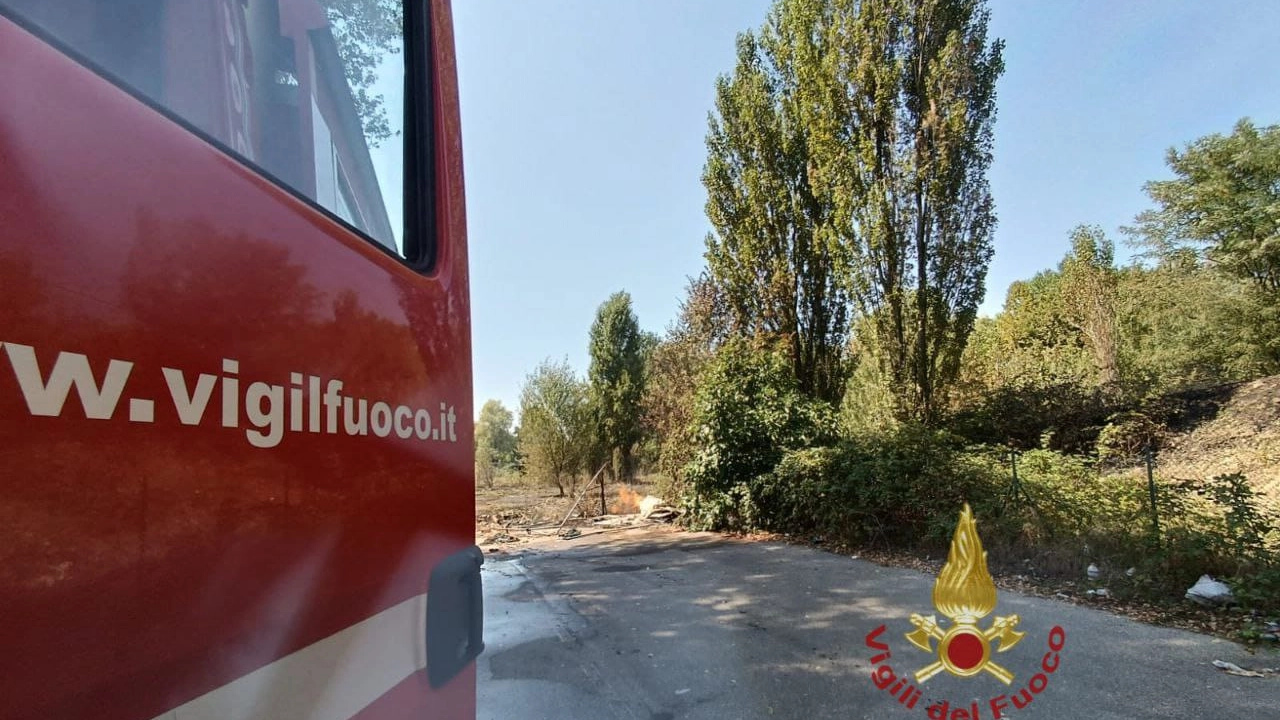 L'intervento dei vigili del fuoco nelle campagne del Parco Visconteo a Zeccone L'intervento dei vigili del fuoco nelle campagne del Parco Visconteo a Zeccone