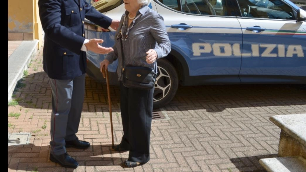 Vice ispettore di polizia, in servizio alla Questura di Lodi, ha salvato la vita di una signora di 86 anni... Vice ispettore di polizia, in servizio alla Questura di Lodi, ha salvato la vita di una signora di 86 anni...