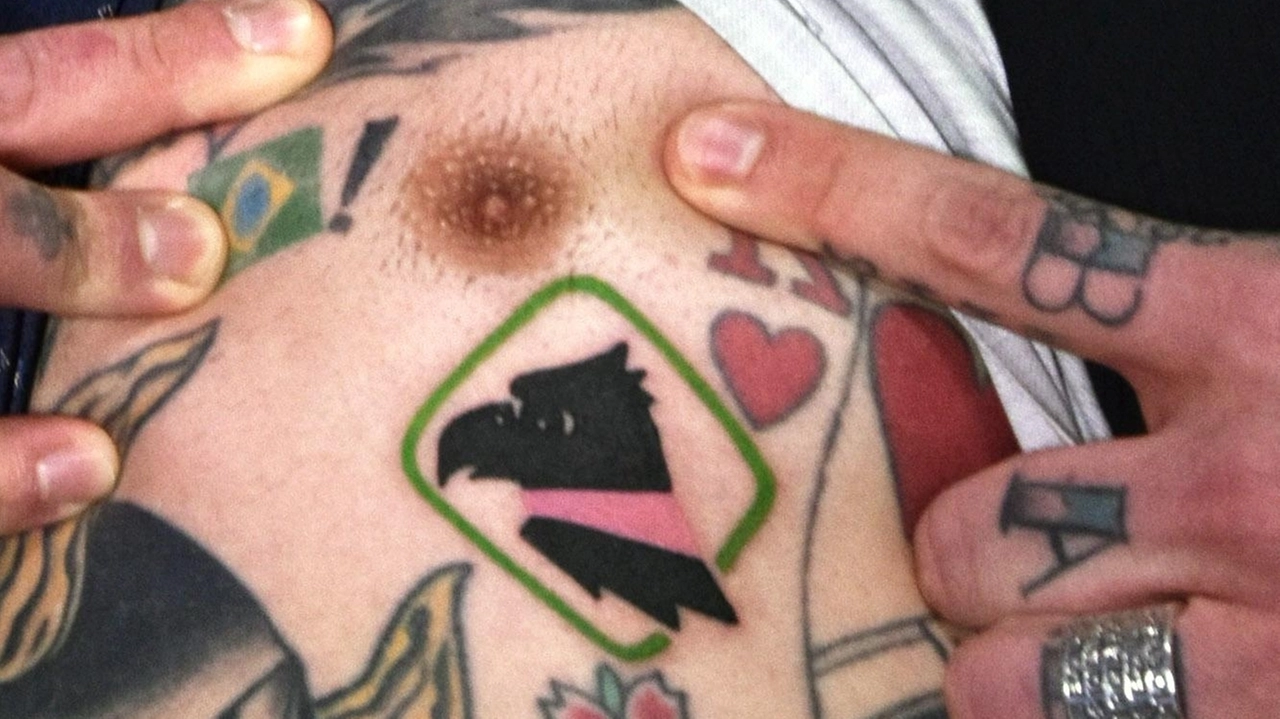 Calcio: Baccaglini si fa tatuare simbolo Palermo sul petto