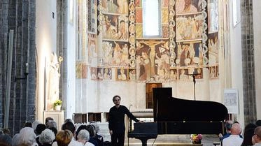 Il pianista Christian Leotta, con la sua maratona di oltre 14 ore complessive di musica dedicata alle Sonate per pianoforte... Il pianista Christian Leotta, con la sua maratona di oltre 14 ore complessive di musica dedicata alle Sonate per pianoforte...