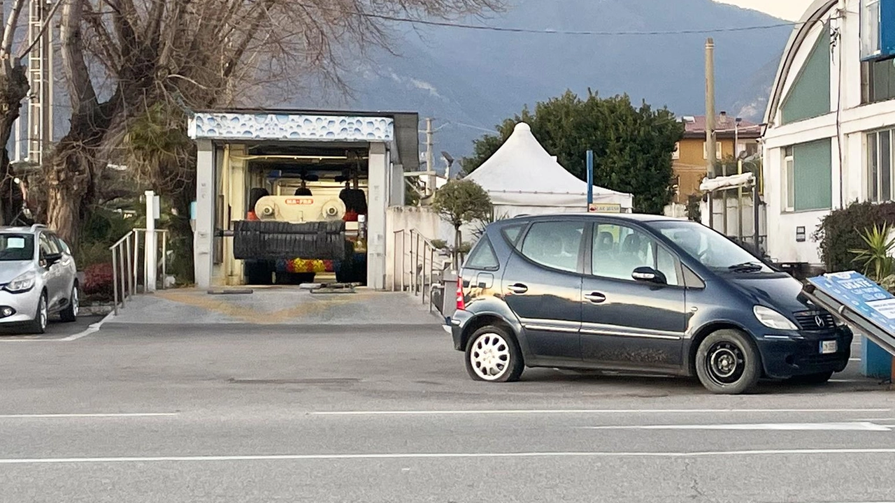 Erba, l’autolavaggio teatro dei fatti Erba, l’autolavaggio teatro dei fatti
