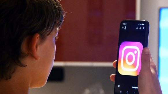 L’apertura precoce di un profilo social è associato ad un netto calo dei risultati scolastici in terza media e alle superiori L’apertura precoce di un profilo social è associato ad un netto calo dei risultati scolastici in terza media e alle superiori