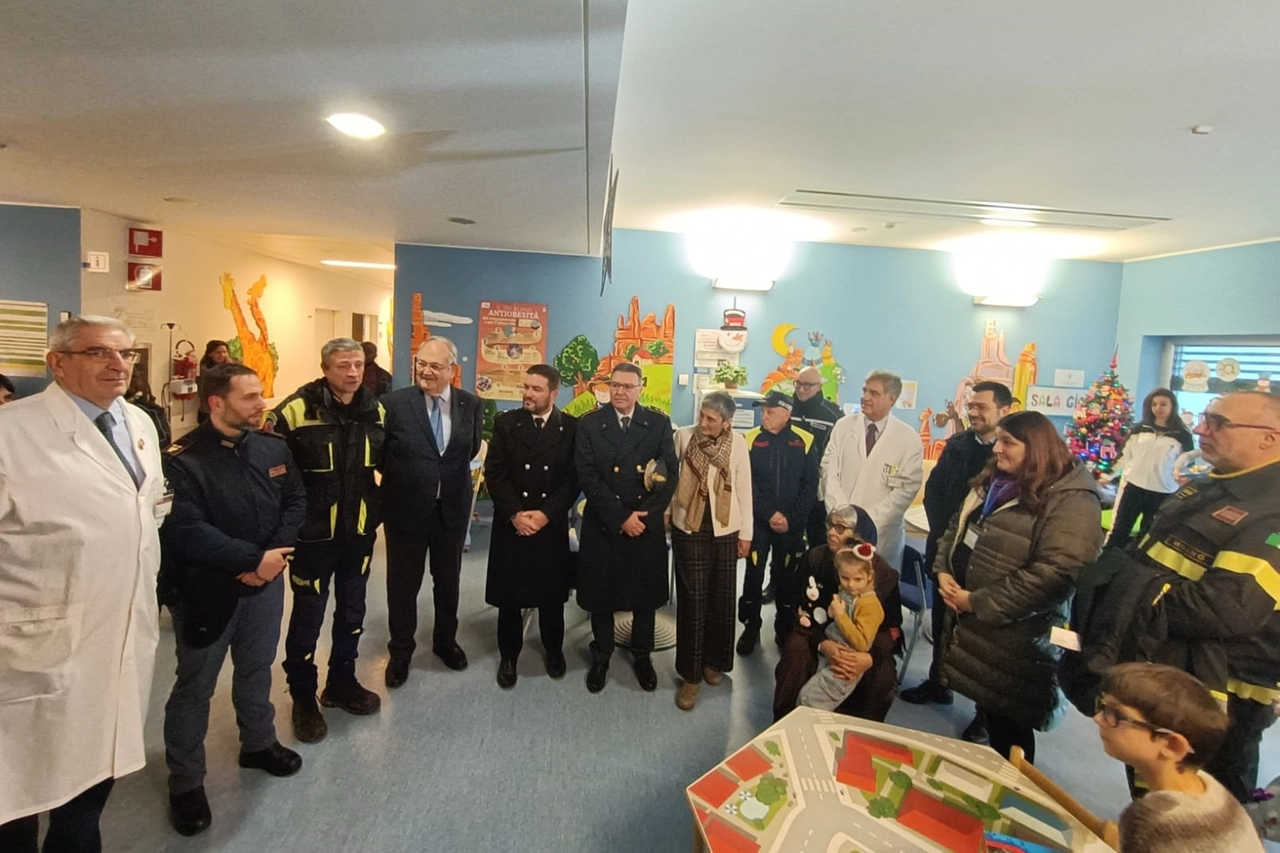 Alla festa in Pediatria anche i vertici dell'ospedale di Legnano e il sindaco di Lorenzo Radice