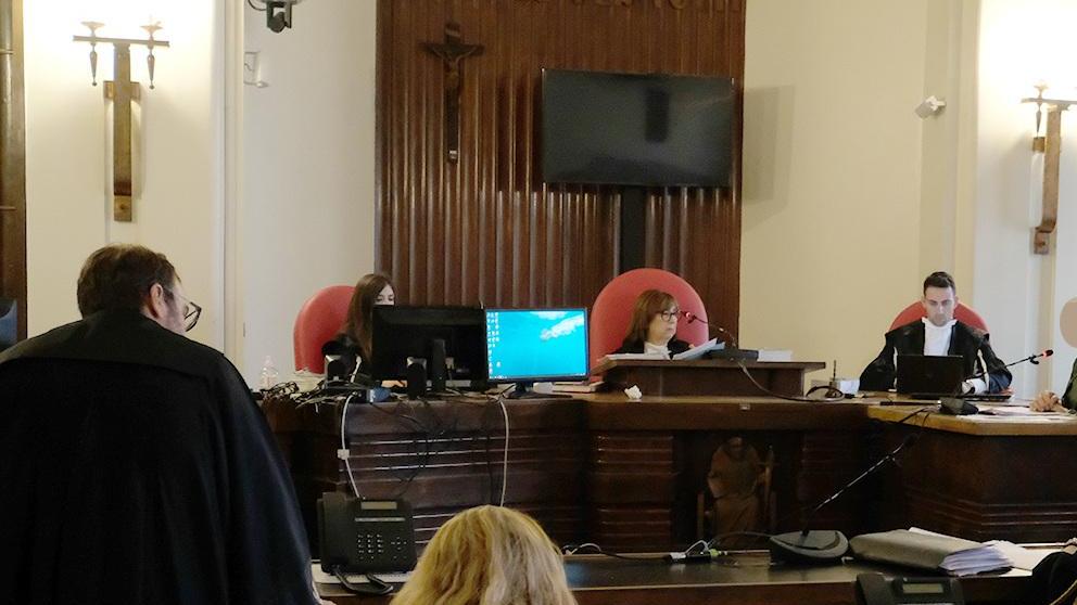 protesi sospette l ex ad ceraver mai incontrato manzini 