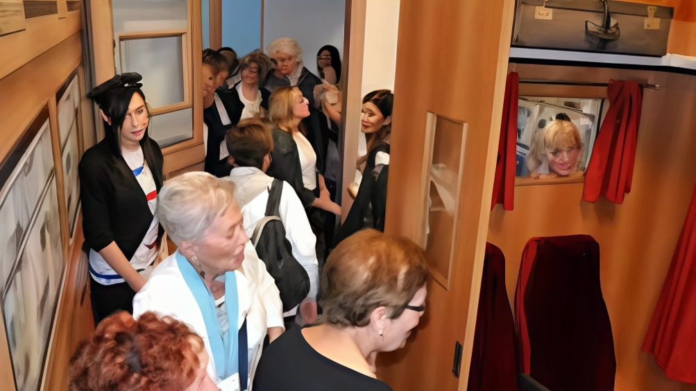 Mostra fotografica "La persona, oltre la malattia" inaugura a Villa Cortese, raccontando storie di vita e dignità di chi vive con demenza. Mostra fotografica "La persona, oltre la malattia" inaugura a Villa Cortese, raccontando storie di vita e dignità di chi vive con demenza.
