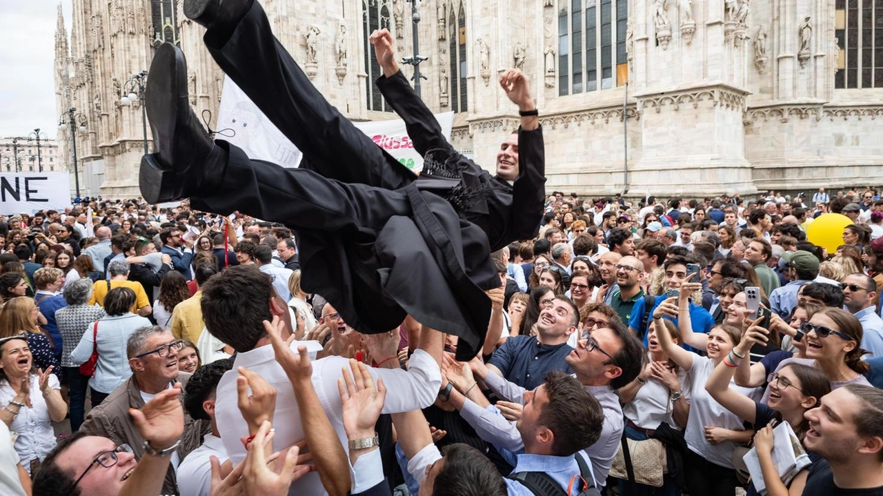 Sono undici i nuovi preti ambrosiani: il più giovane ha 26 anni, il più “grande“ ne ha 35. C’è chi... Sono undici i nuovi preti ambrosiani: il più giovane ha 26 anni, il più “grande“ ne ha 35. C’è chi...