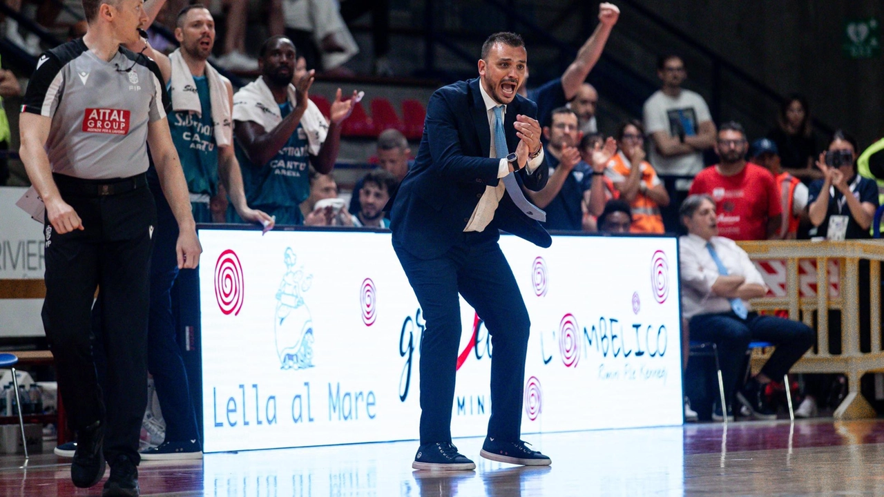 La carica di coach Nicola Brienza per affrontare la sfida cruciale con Rimini La carica di coach Nicola Brienza per affrontare la sfida cruciale con Rimini