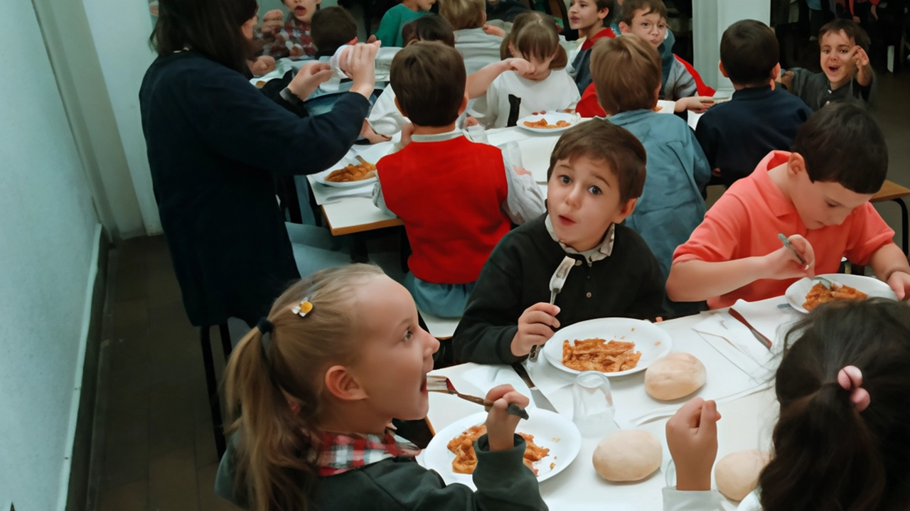 Refezione in una mensa scolastica Refezione in una mensa scolastica