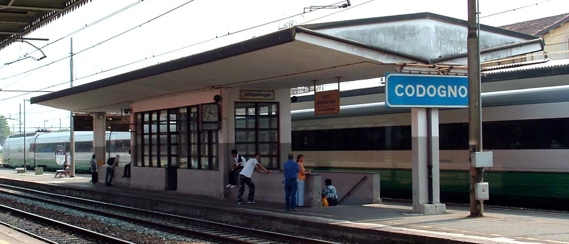Codogno, travolto e ucciso da un treno in stazione: interrotta la linea tra Milano e Piacenza