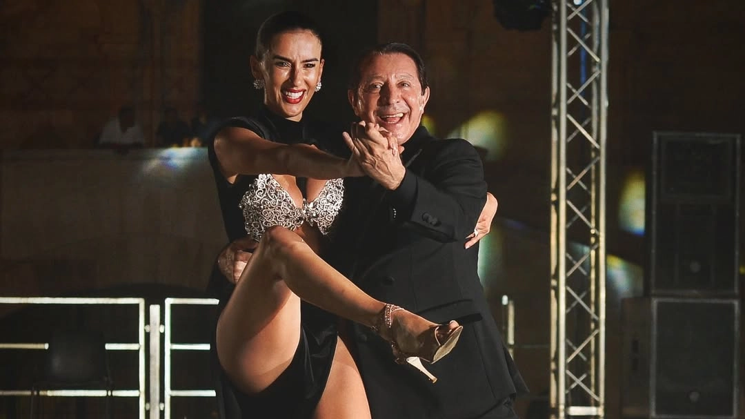 Miguel Ángel Zotto, 66 anni, con la ballerina Daiana Guspero, 39 Miguel Ángel Zotto, 66 anni, con la ballerina Daiana Guspero, 39