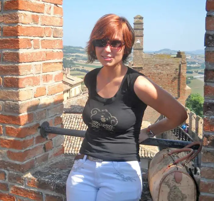 Omicidio di Sharon Verzeni, a Terno d’Isola una targa per ricordare la 33enne accoltellata a morte