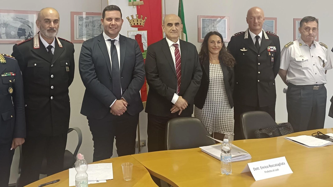 Acqua sul fuoco al Comitato di Casapusterlengo sull’ordine e la sicurezza. Il comandante provinciale dell’Arma: autori delle risse sempre individuati. Acqua sul fuoco al Comitato di Casapusterlengo sull’ordine e la sicurezza. Il comandante provinciale dell’Arma: autori delle risse sempre individuati.