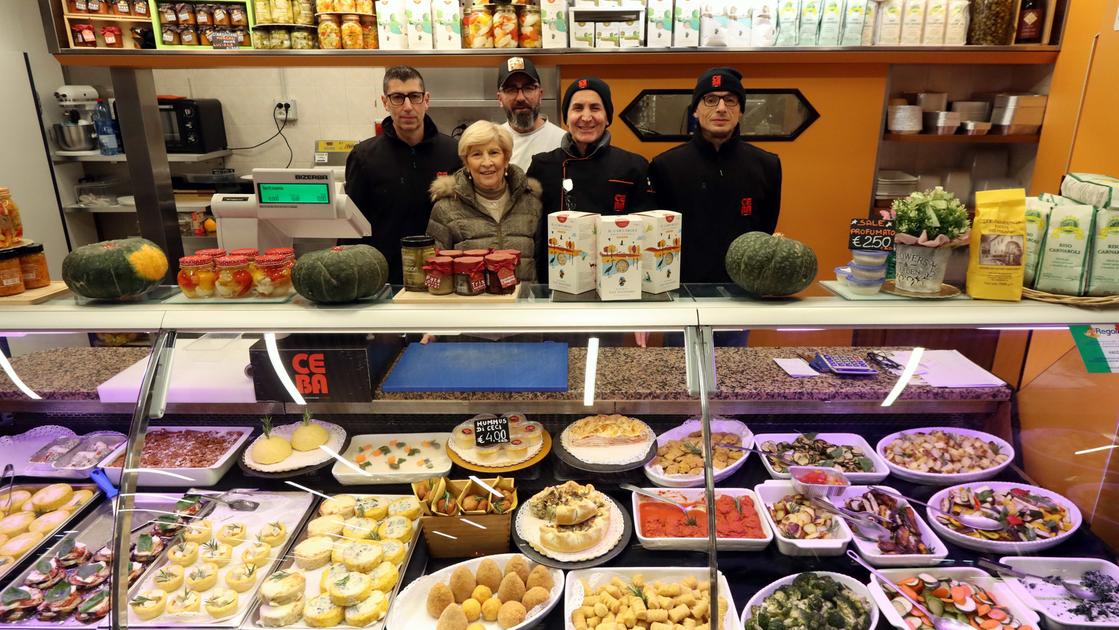 dai salumi ai piatti dello chef al mercato di piazza wagner da noi si può anche pranzare da Ilgiorno.it dai salumi ai piatti dello chef al mercato di piazza wagner da noi si può anche pranzare