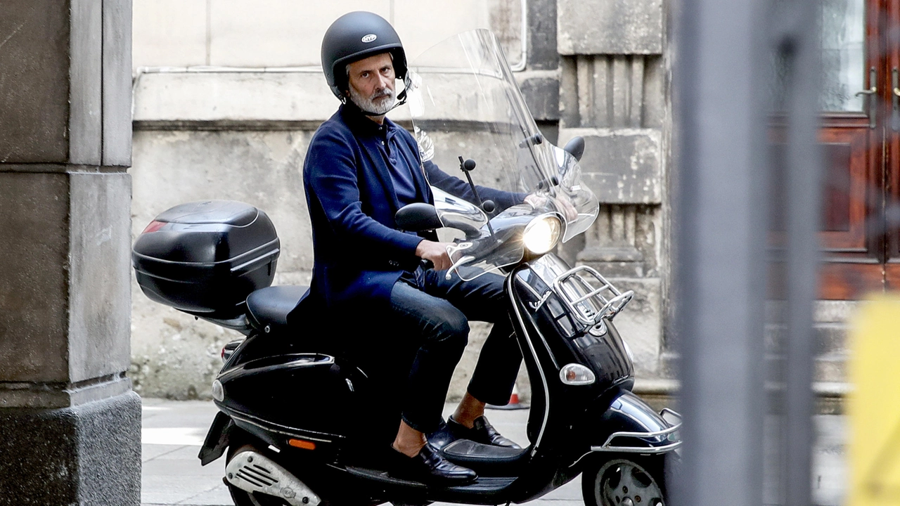 Giancarlo Tancredi, assessore alla rigenerazione urbana comune di Milano, all’uscita di Palazzo Marino dopo l’incontro con il sindaco a Milano