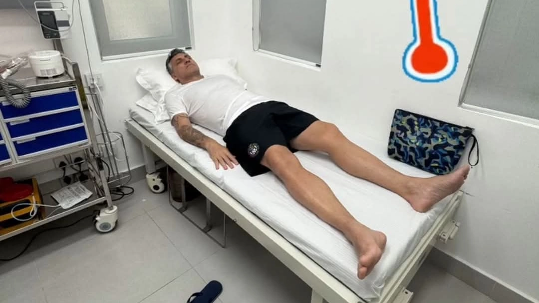 Bobo Vieri sul lettino d'ospedale alle Maldive