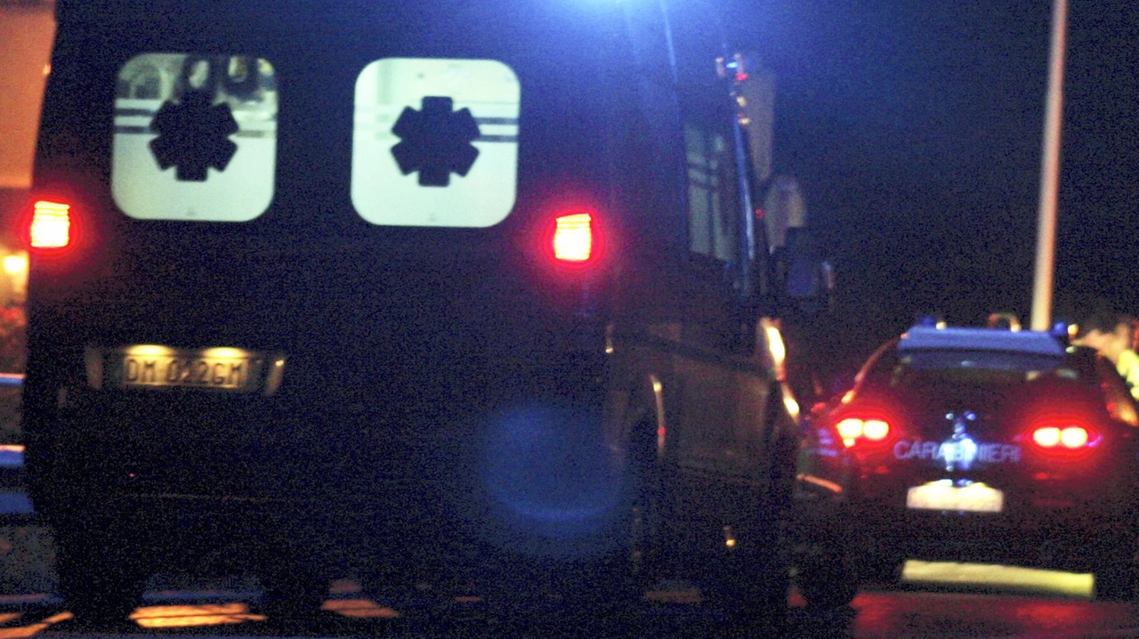 Ambulanza e carabinieri in azione nella notte Ambulanza e carabinieri in azione nella notte