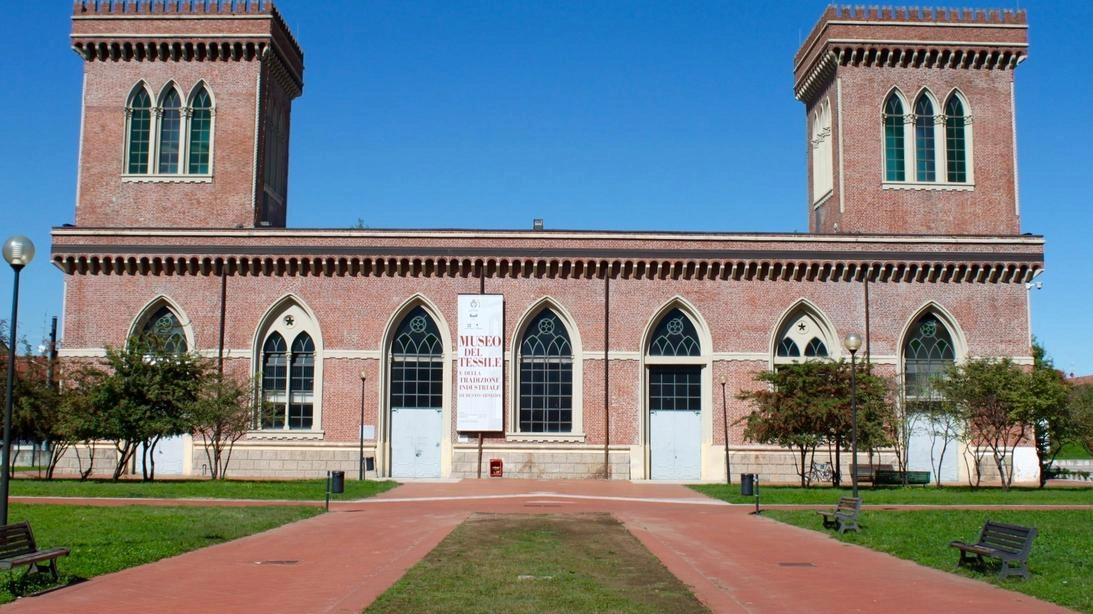 In mostra fino al 17 ottobre un viaggio nella storia dell’industria tessile . In mostra fino al 17 ottobre un viaggio nella storia dell’industria tessile .