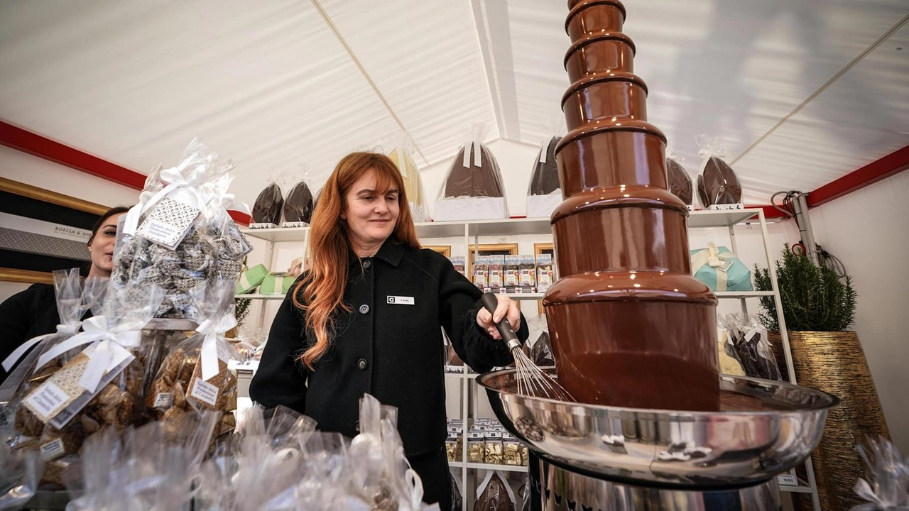 La Festa del Cioccolato di Lecco torna da venerdì a domenica in piazza Mario Cermenati. L’appuntamento è organizzato dai commercianti... La Festa del Cioccolato di Lecco torna da venerdì a domenica in piazza Mario Cermenati. L’appuntamento è organizzato dai commercianti...