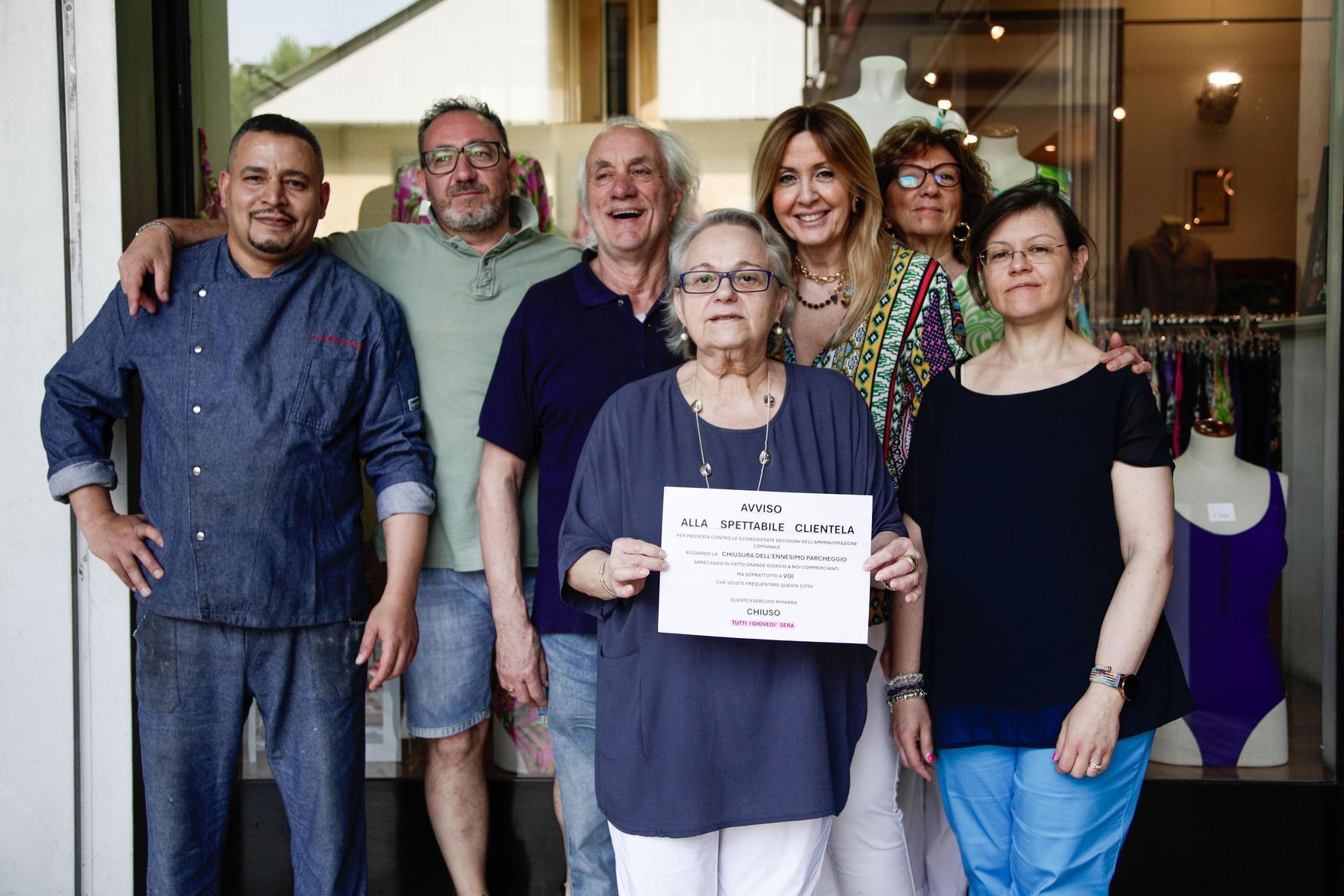 “Giovedì Summmer Fest” a Rho. I commercianti non aprono i negozi “Giovedì Summmer Fest” a Rho. I commercianti non aprono i negozi