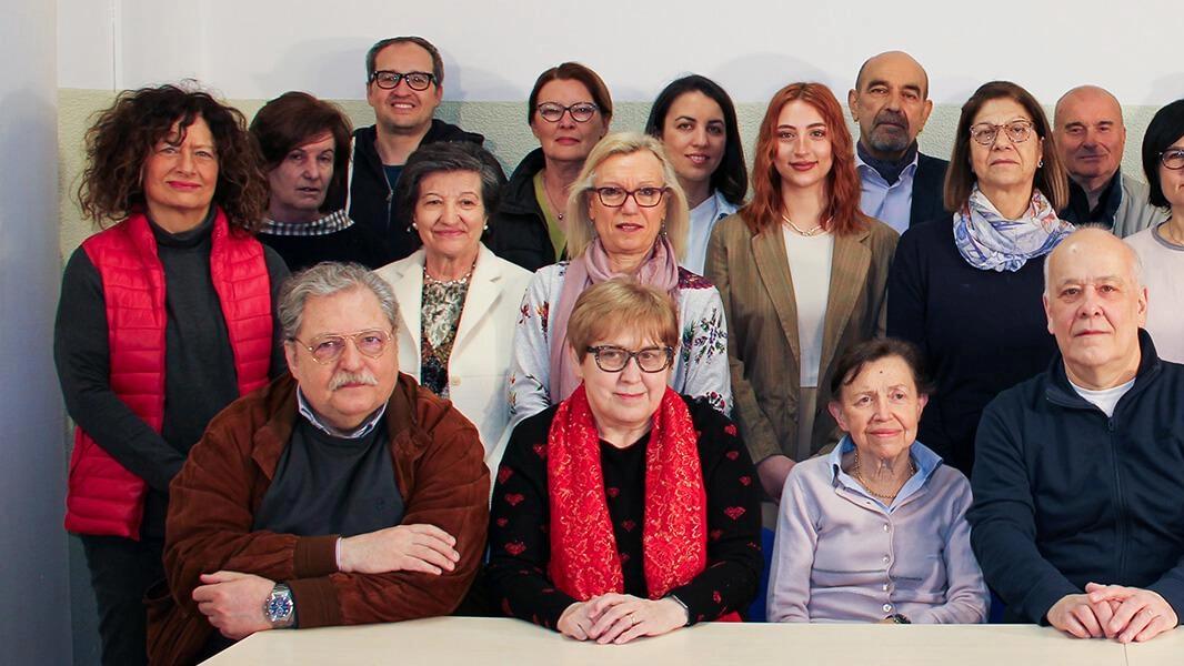 L’associazione Lorenzo Perrone: tra i servizi consulenze psicologiche per malati e famiglie, screening, trasporti medici e sociali L’associazione Lorenzo Perrone: tra i servizi consulenze psicologiche per malati e famiglie, screening, trasporti medici e sociali