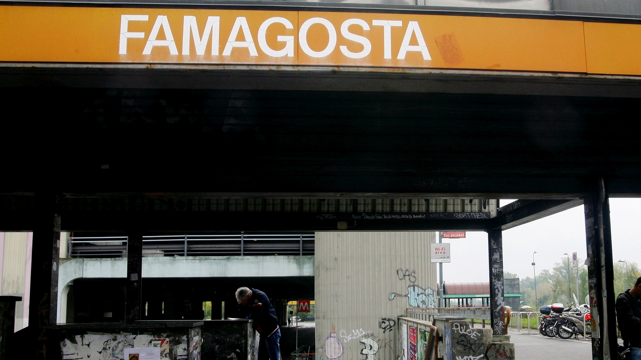 L'uscita della fermata Famagosta L'uscita della fermata Famagosta