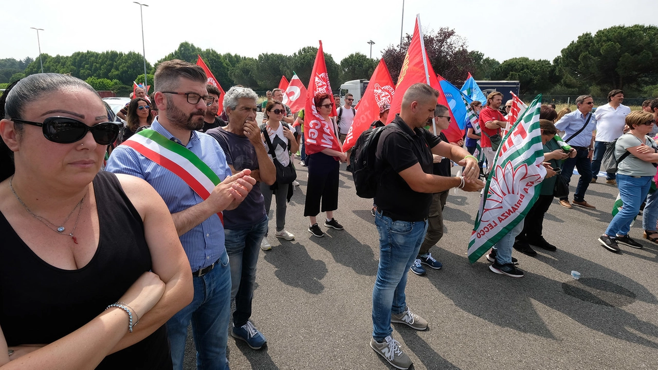Una manifestazione dei sindacati alla Fimer