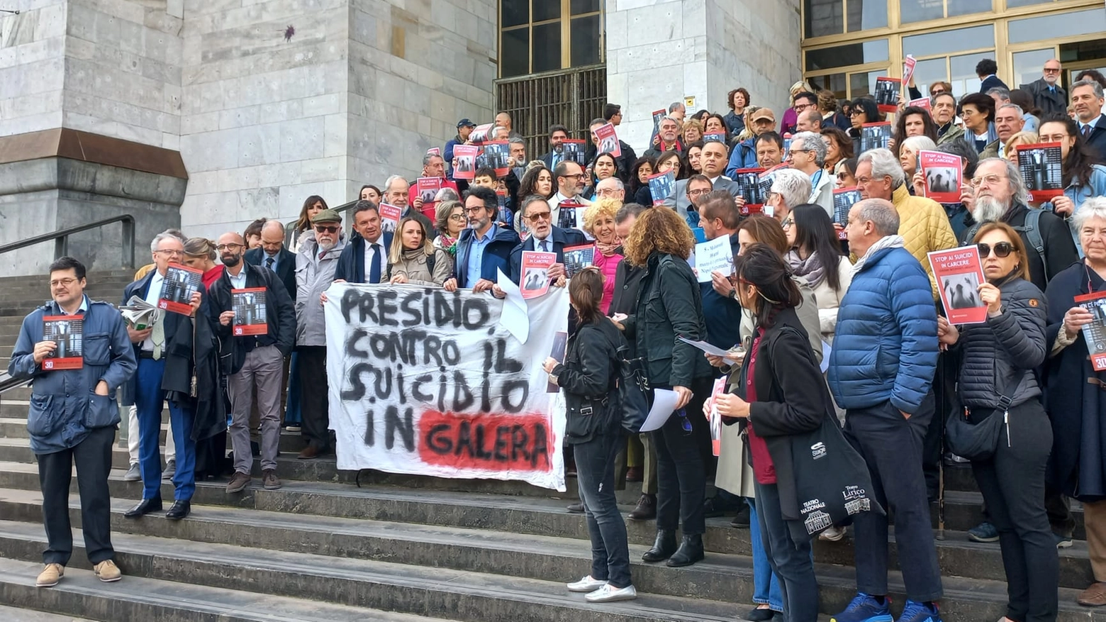 Suicidi in carcere, la protesta del Garante e degli avvocati di Milano