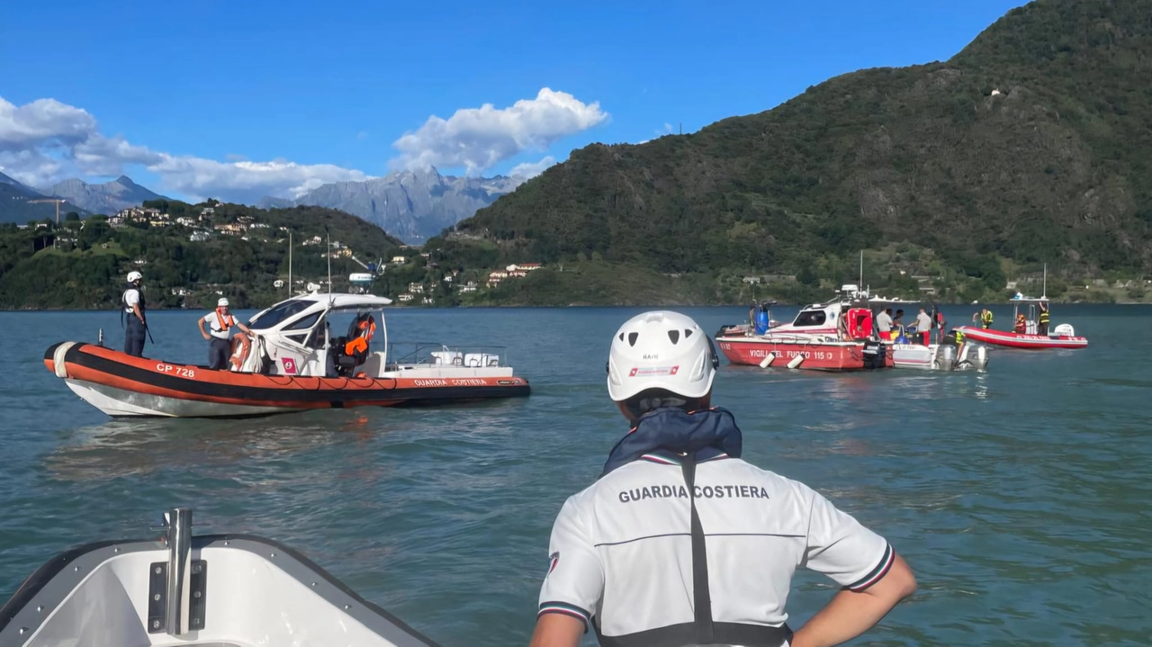 Il recupero del corpo di Sergio Corsano, che si è inabissato nel lago di Como