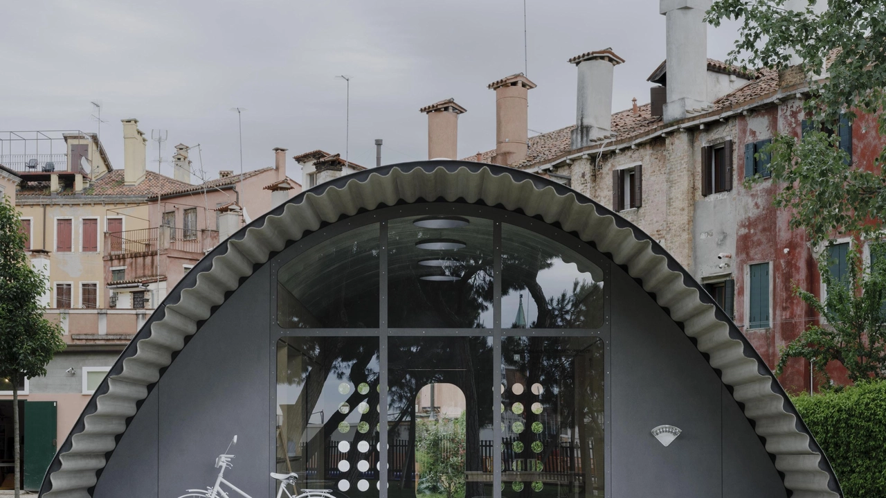 Il ministro Giuli conferma l’impegno da 6,5 milioni per il “memoriale“. Il sindaco applaude, ma ricorda: mancano fondi per la Biblioteca europea. Il ministro Giuli conferma l’impegno da 6,5 milioni per il “memoriale“. Il sindaco applaude, ma ricorda: mancano fondi per la Biblioteca europea.