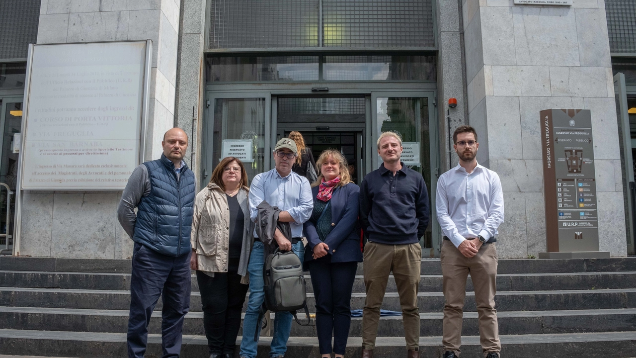 Alcuni rappresentanti del Comitato famiglie sospese Alcuni rappresentanti del Comitato famiglie sospese