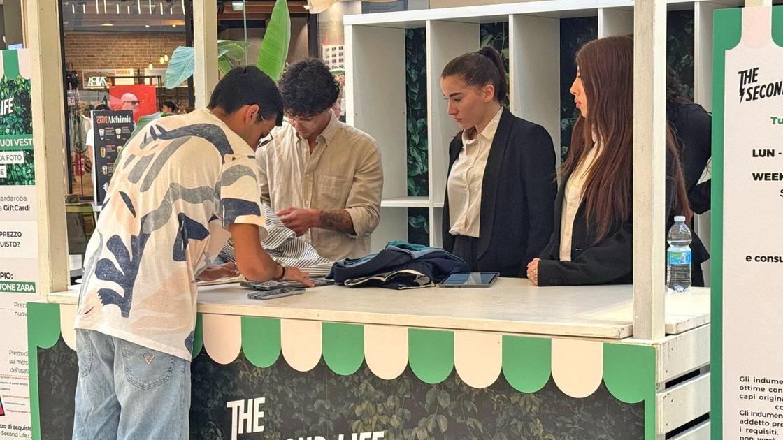 Abiti usati in cambio di un premio. Via al progetto per la sostenibilità