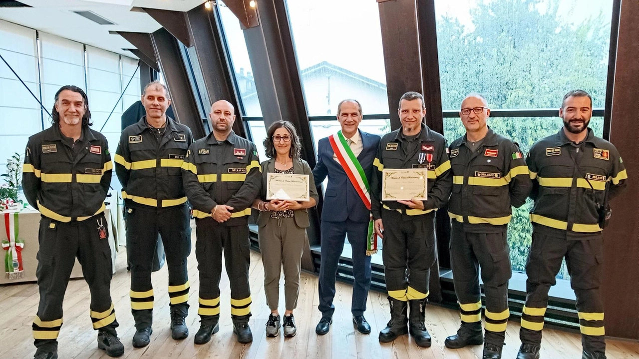 Cesate, il Comune premia Ivano e Debora, vigile del fuoco e medico rianimatore. Il 2 gennaio si lanciarono nel lago per liberare le persone incastrate in auto. Cesate, il Comune premia Ivano e Debora, vigile del fuoco e medico rianimatore. Il 2 gennaio si lanciarono nel lago per liberare le persone incastrate in auto.