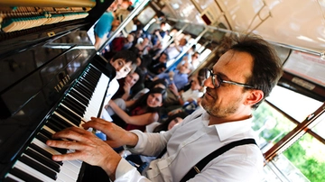 Piano City 2025, dal 23 al 25 maggio concerti gratuiti in 130 luoghi di Milano. E torna la maratona notturna