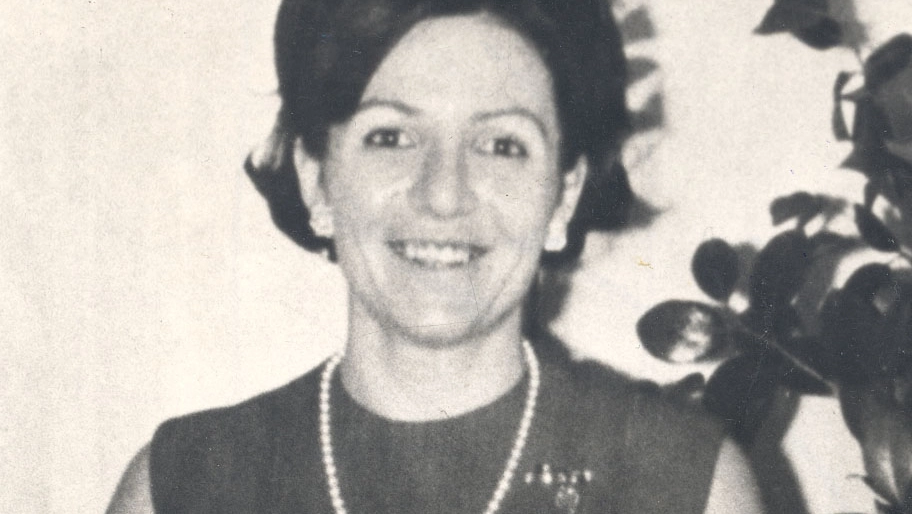 Simonetta Ferrero laureata alla Cattolica e funzionaria alla Montedison era entrata nel suo ex ateneo quasi per caso la mattina del 24 luglio 1971 in cerca di un bagno Fu massacrata nelle toilette del piano rialzato con 24 fendenti da un assassino che non è mai stato identificato Simonetta Ferrero laureata alla Cattolica e funzionaria alla Montedison era entrata nel suo ex ateneo quasi per caso la mattina del 24 luglio 1971 in cerca di un bagno Fu massacrata nelle toilette del piano rialzato con 24 fendenti da un assassino che non è mai stato identificato